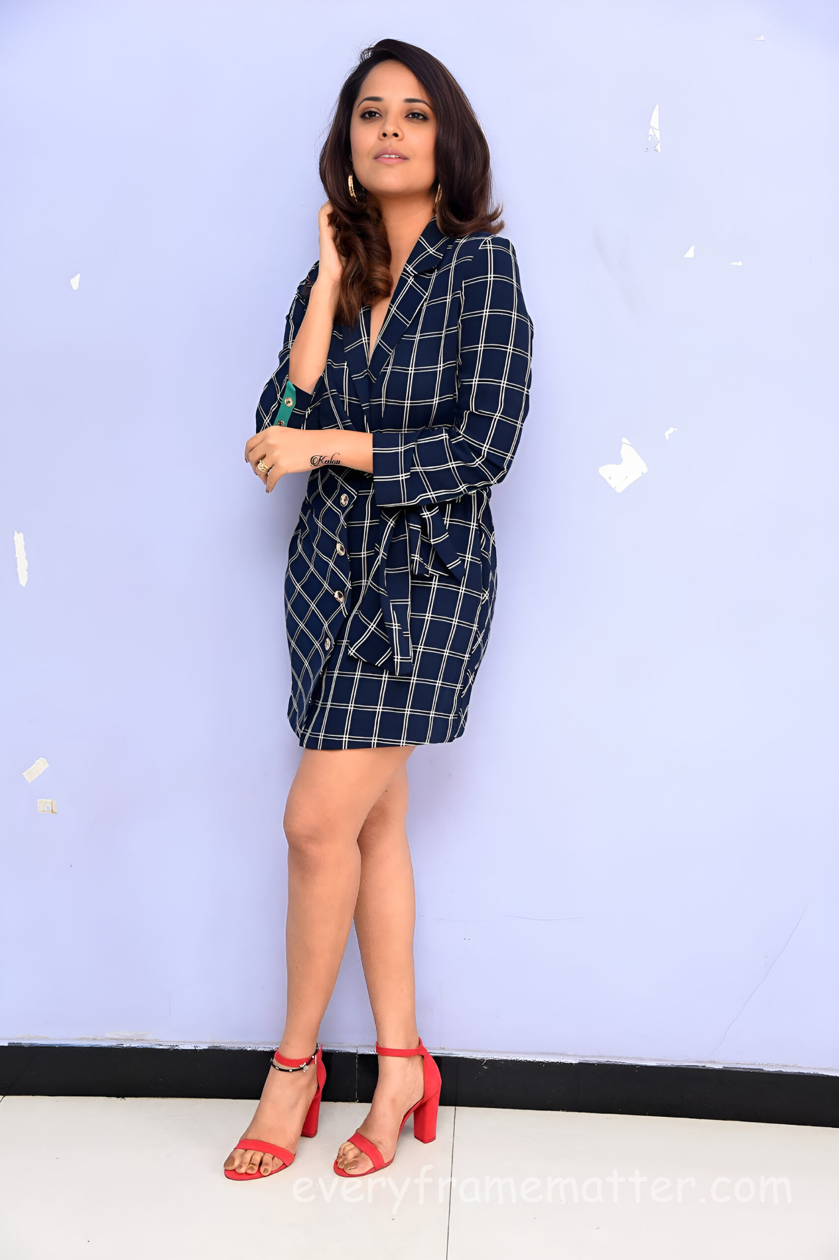 anasuya hot crossed legs only shirt without  21 scaled
