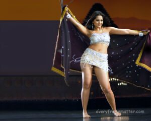 anushka shetty  hot in okkamagadu