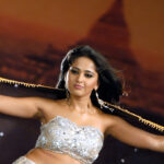 anushka shetty hot thighs in mini g 17