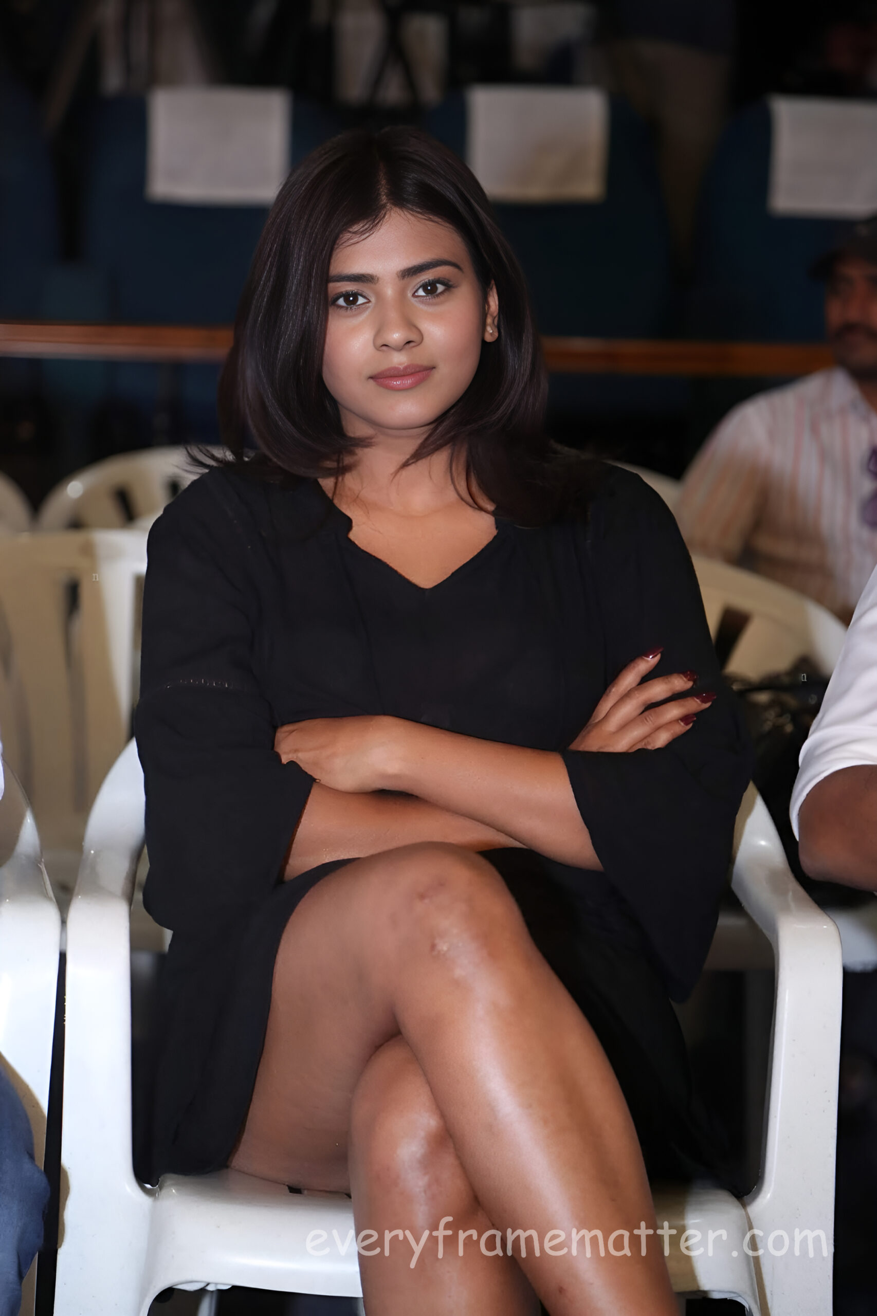 hebah patel hot crossed legs and panty in black dress 1 scaled