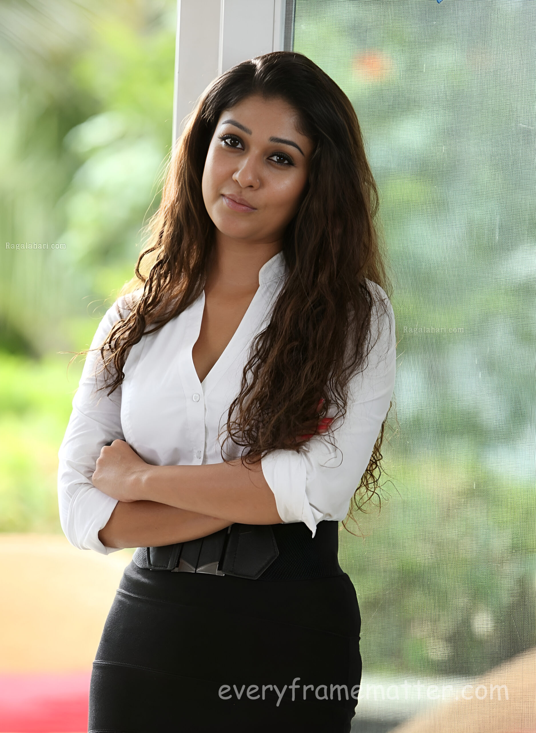 nayanthara crossed legs in black mini skirt HD 1 scaled