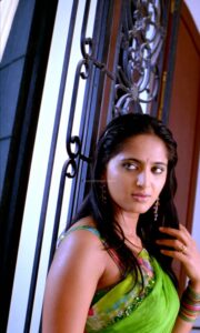 anushka hot in green saree 4k UHD 043