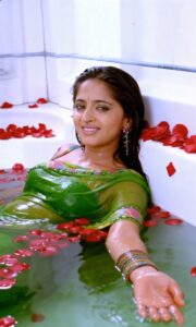 anushka hot in green saree 4k UHD 046
